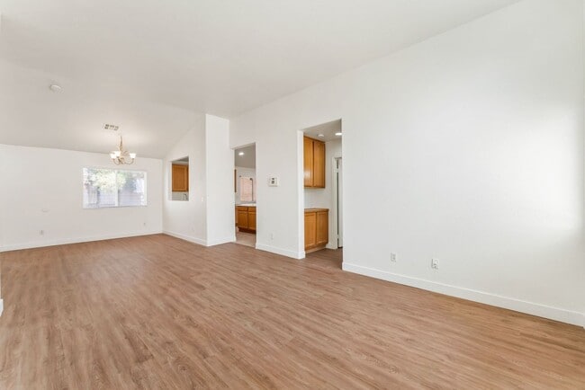 Building Photo - Charming Single-Story Living with Spacious Comfort!