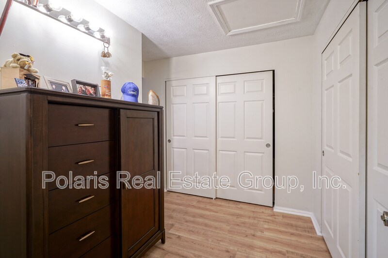 Building Photo - 2808 Lakeshire Ln