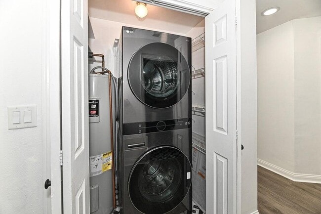 Building Photo - 118 W Reservoir Ave