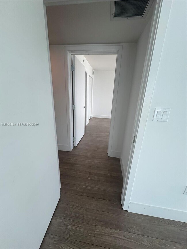 Building Photo - 1025-1092 92nd St