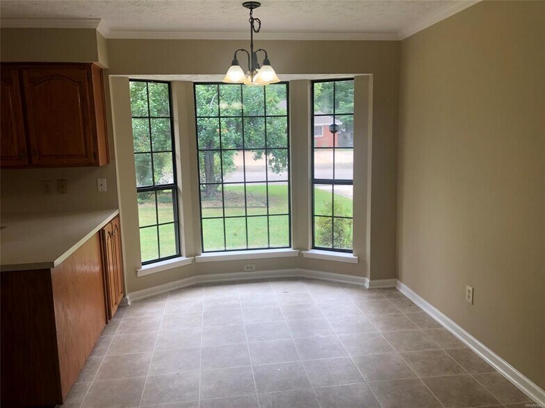 Building Photo - 4145 Johnstown Dr