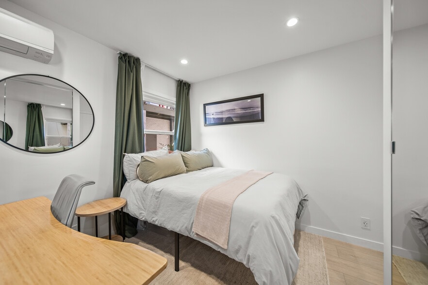 Bedroom 2 - 906 Victoria Ave