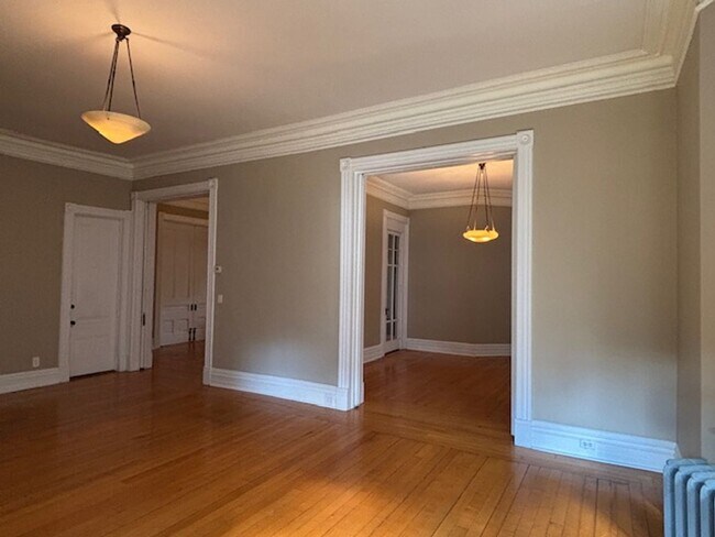 Building Photo - 462 Holly Ave