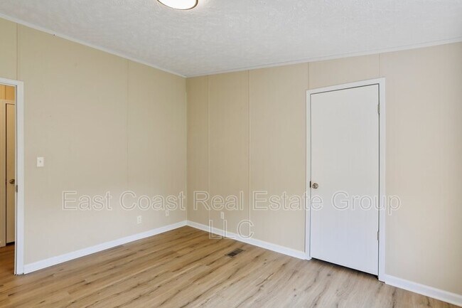 Building Photo - 123 Battlefield Dr