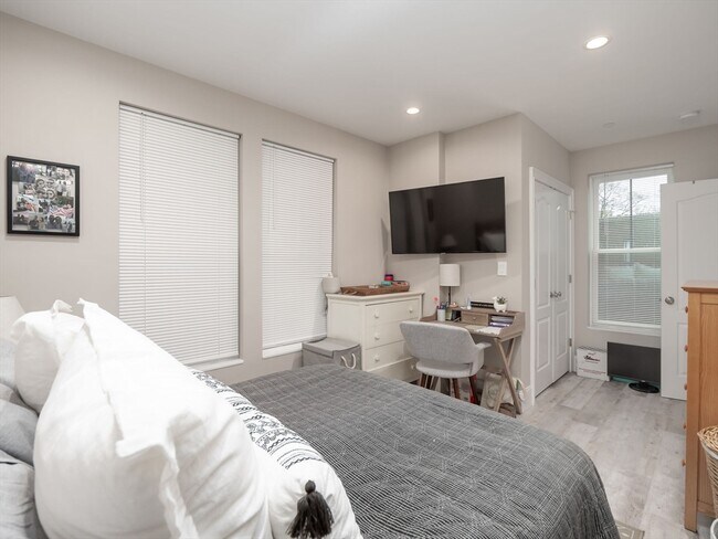 Building Photo - 45 L St