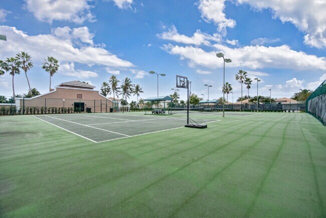 Building Photo - Beautiful & Spacious 3 Bedroom and 2 Bathroom with 2 Car garage and covered patio Home in West Pa...