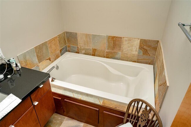 Building Photo - 1037 Bonner St