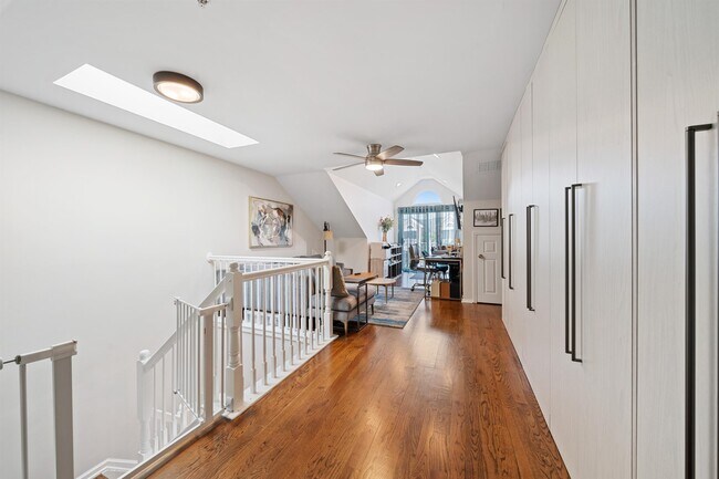 Building Photo - 449 Albany Ct