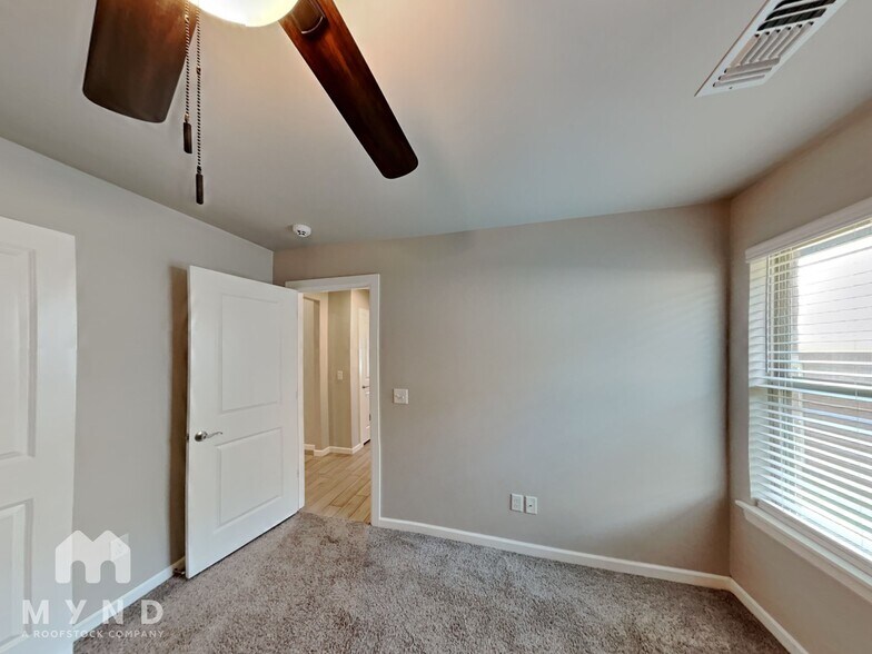 Building Photo - 5401 Riverrun Ct