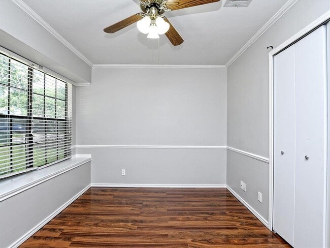 Building Photo - 806 Sunny Ln