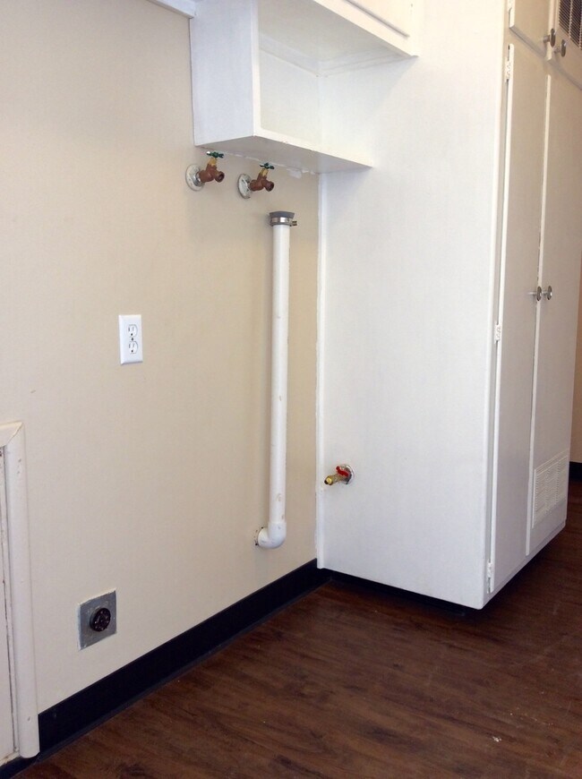 Building Photo - 2923 Peerless Ave