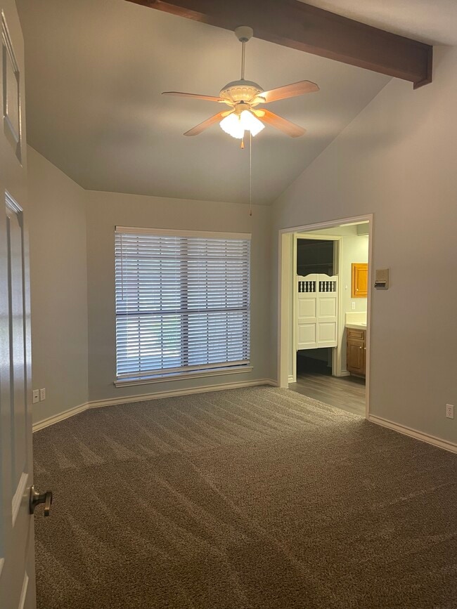 Building Photo - 1801 Woodstone Dr