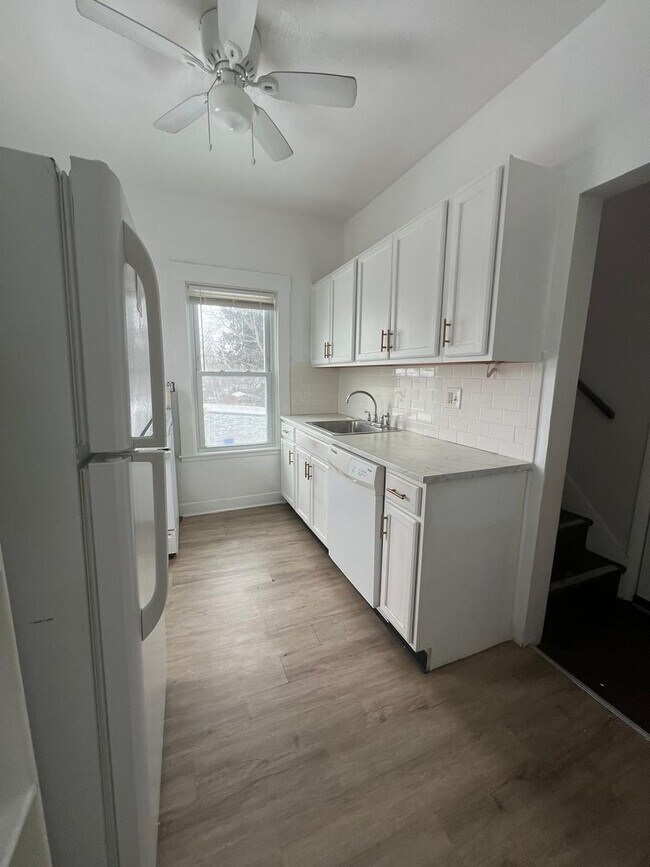 Building Photo - 3914 W 21st St