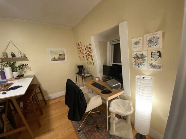 Building Photo - 12 Claremon St