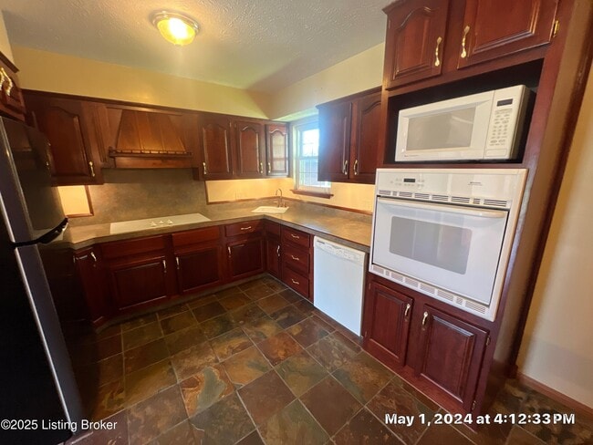 Building Photo - 230 S Circlecrest Dr