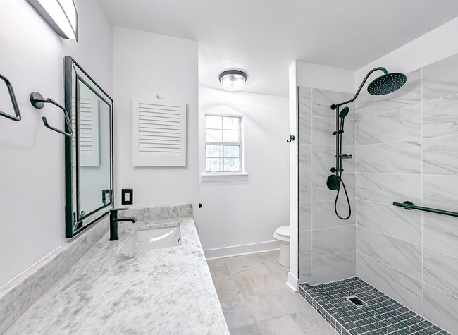 Building Photo - 4 BEDROOM 2.5 BATHROOM HOME IN OX-BOTTOM M...