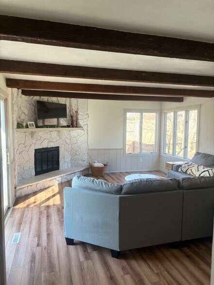 Building Photo - 1016 E Highland Pl