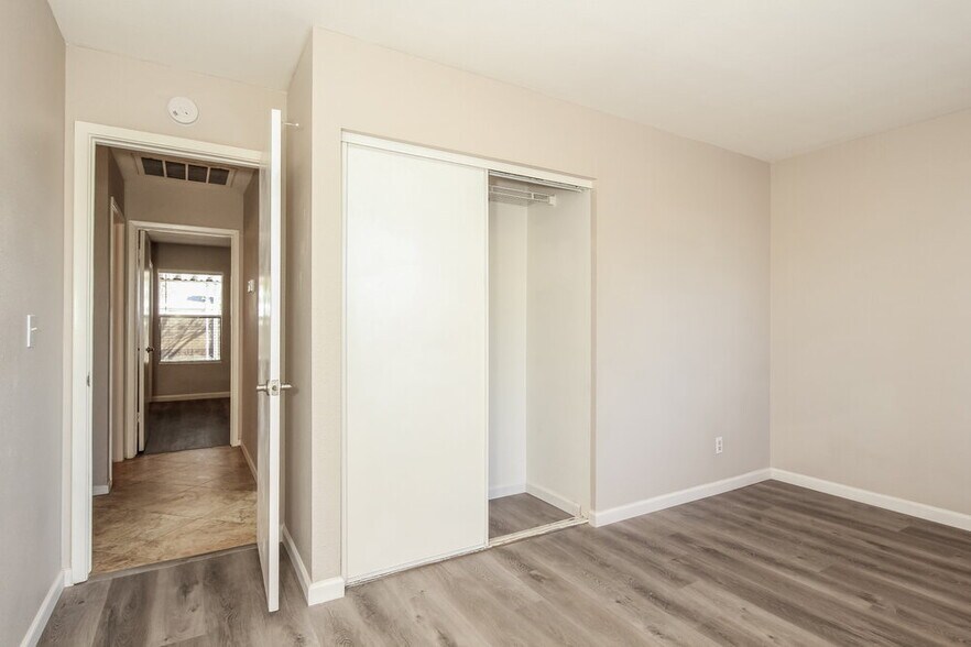 Building Photo - 1314 W Rockwell Dr