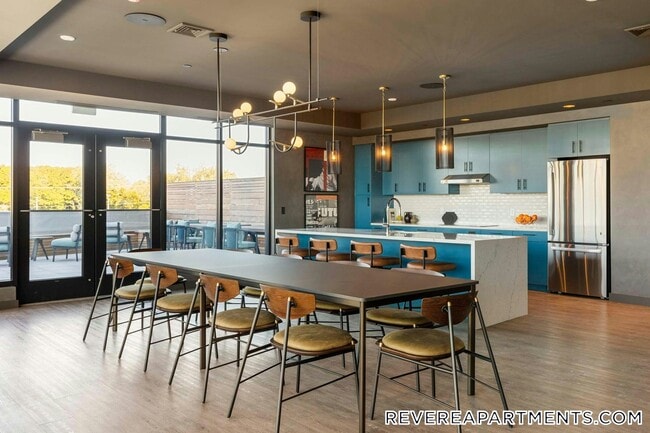 Building Photo - 328 Bank St