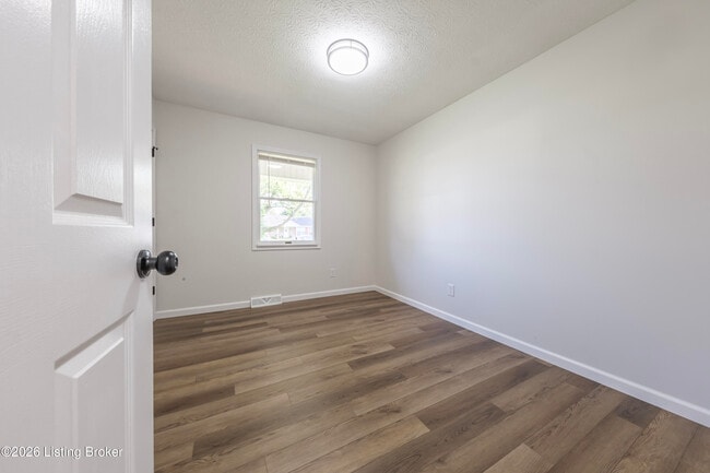 Building Photo - 309 E 6th St