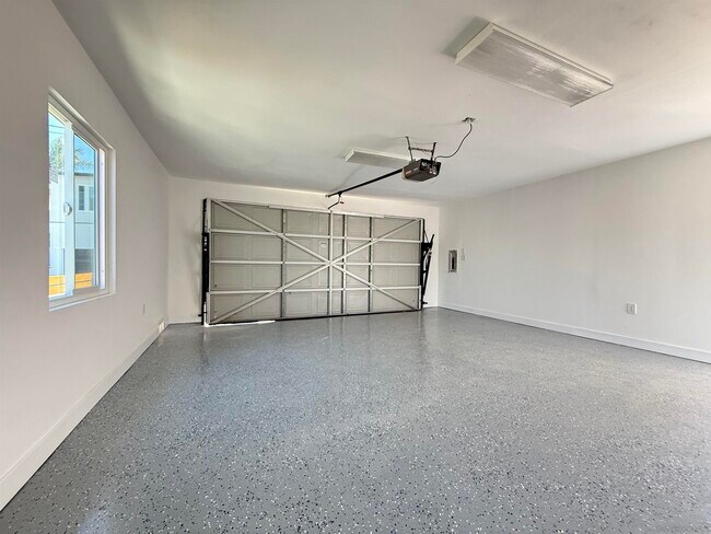 Building Photo - 5139 Hilda Rd