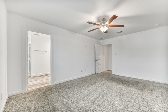 Building Photo - 3028 Crown Gate Dr