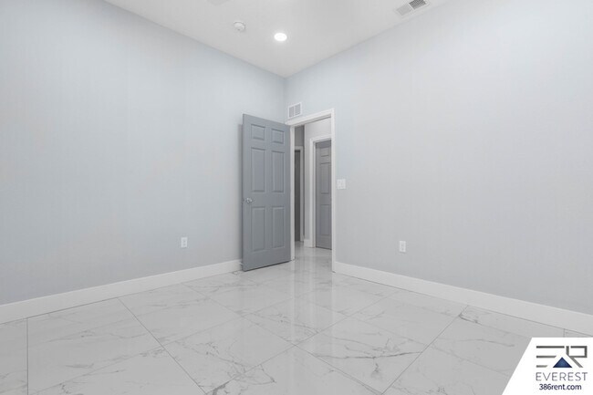 Building Photo - 45 Bruning Ln