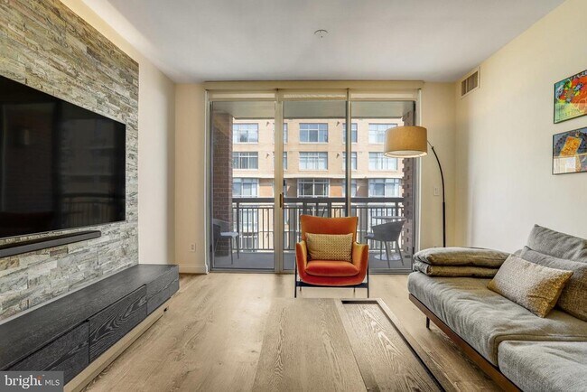 Building Photo - 1020 N Highland St