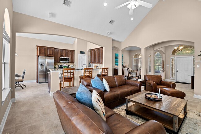 Building Photo - 14030 Shoreline Dr