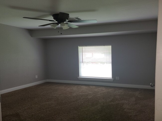 Building Photo - 1053 Willow Oaks Cir