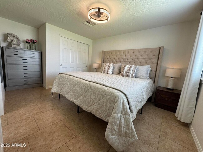 Building Photo - 3428 E Acoma Dr