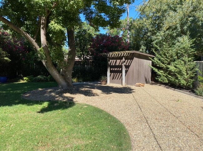 Building Photo - 2 bedroom bungalow in La Loma neighborhood!