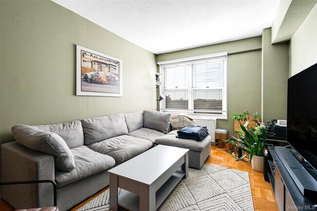 Building Photo - 107-40 Queens Blvd