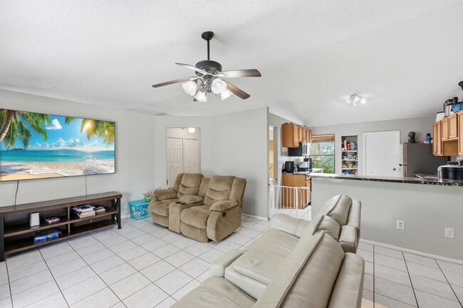 Building Photo - 1258 SW Cynthia St