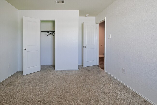 Building Photo - 707 Acacia Park Ln