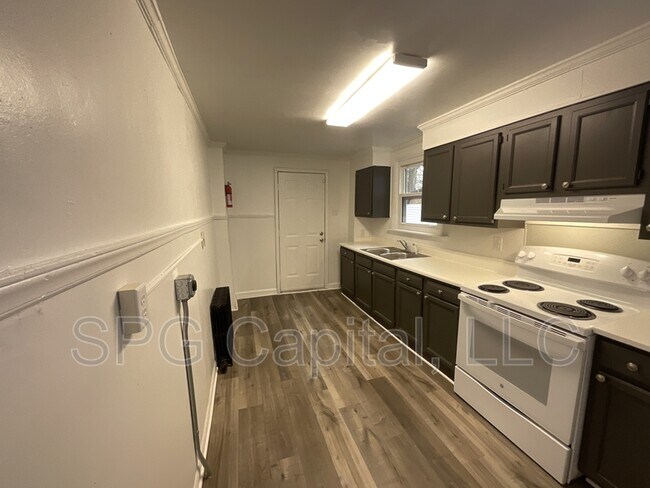 Building Photo - 1939 Briggs St