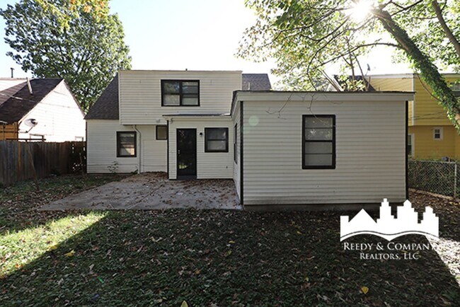 Building Photo - Gorgeous Two-Story White House with Bonus Room