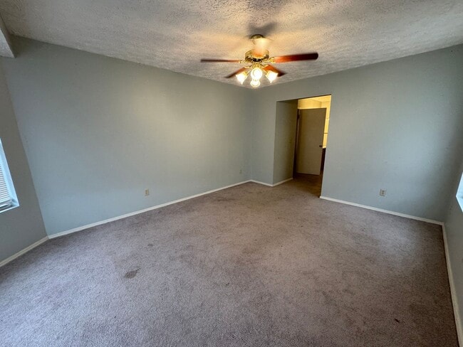 Building Photo - Large 3/2.5 House on Martha Berry Hwy- $1,295