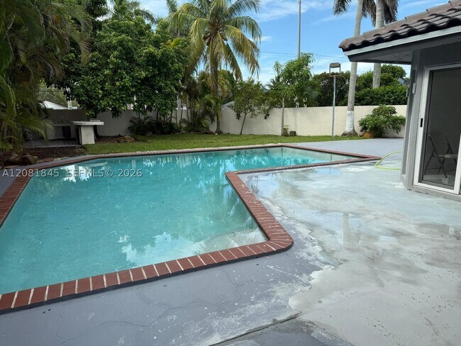 Building Photo - 10331 SW 135th Ct