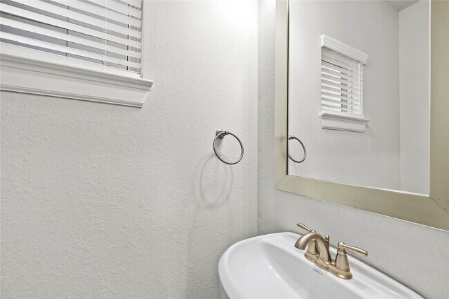 Building Photo - 4007 Centre Valley Ln