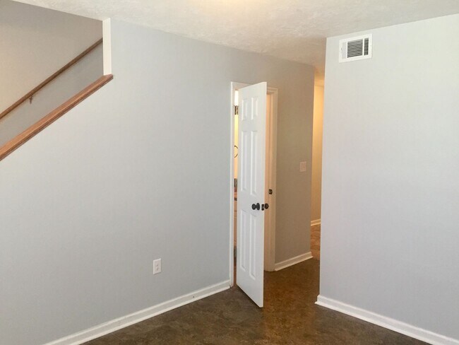 Building Photo - 2708 Blossom Dr