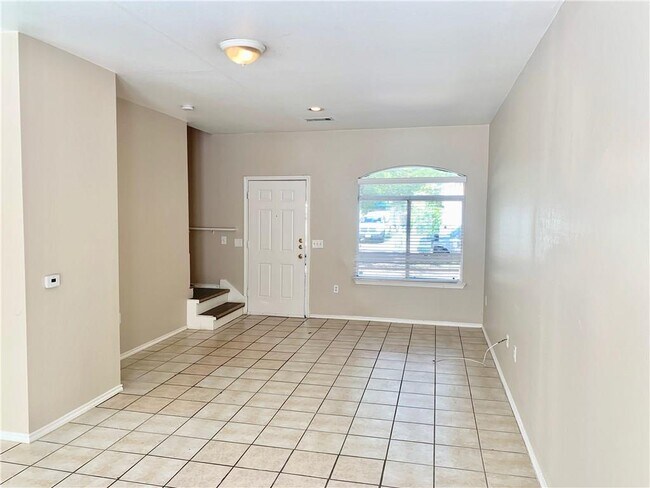 Building Photo - 1121 Terry Dr