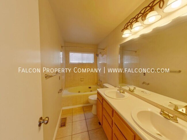 Building Photo - 6157 Desoto Dr
