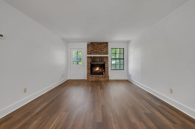 Building Photo - 2 bed/ 2 bath near Apalachee Pkwy!