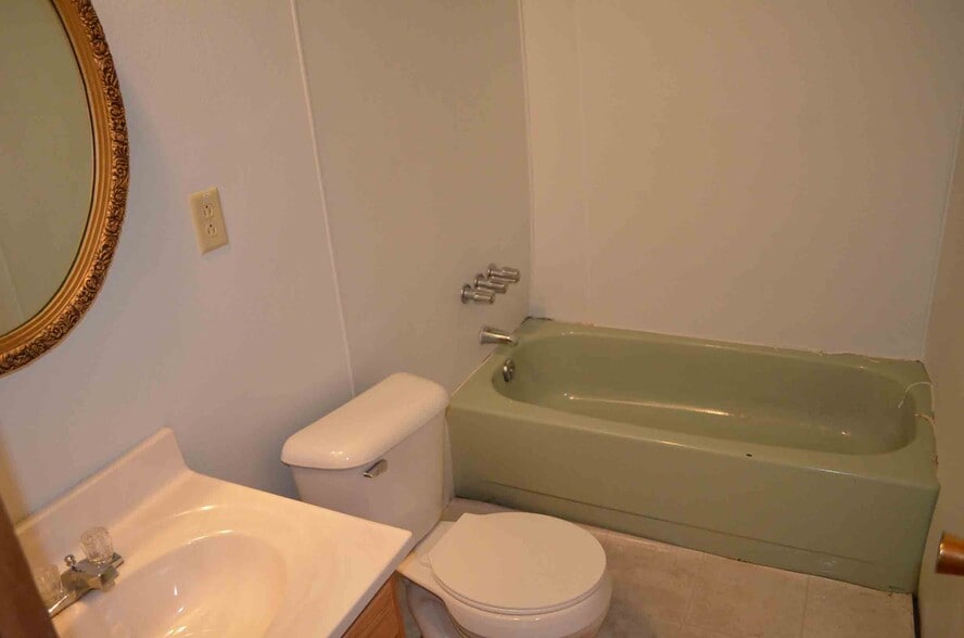 Building Photo - 5681 Fullview Heights Dr