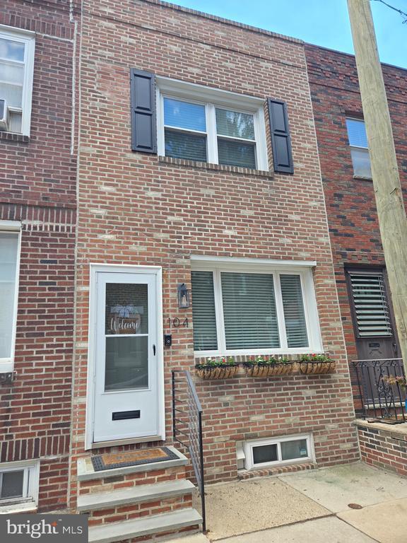 Building Photo - 104 Emily St