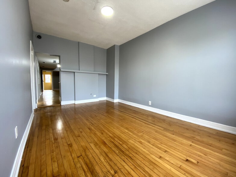 Building Photo - 2323 W Fullerton Ave