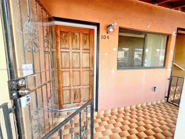 Building Photo - 2740 W 63rd St