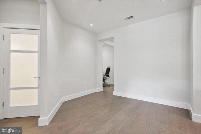 Building Photo - 501 Sunset Terrace