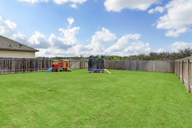 Building Photo - 5687 Heron Dr
